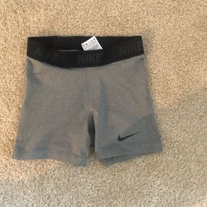 ⭐️5 for $25⭐️ GREY NIKE PROS SIZE XS